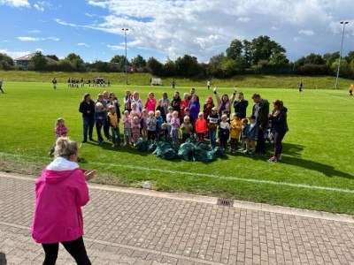 Saubere Sache in Otzenrath: Vereinsmitglieder sammeln Plastikmüll